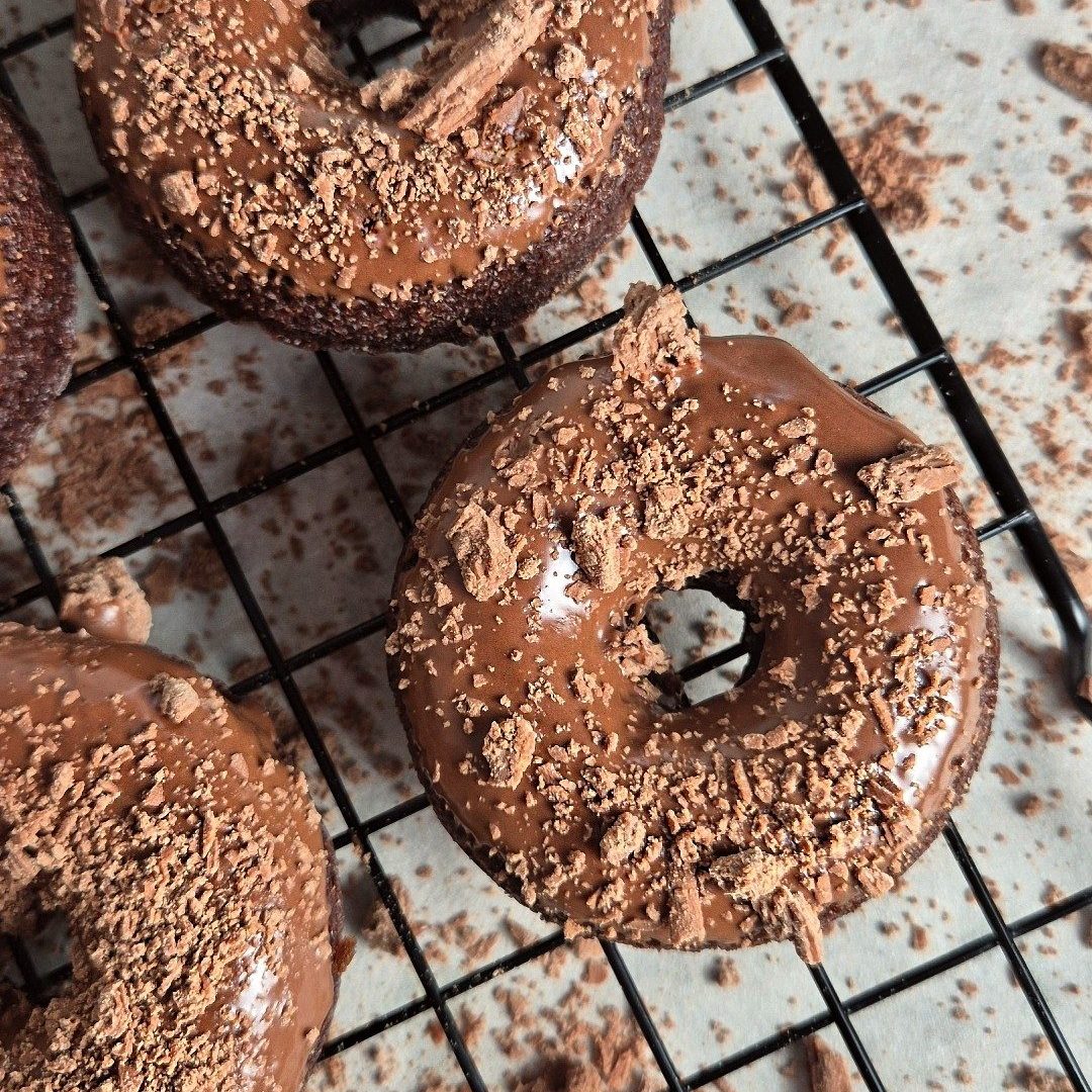Easy Baked Chocolate Donuts